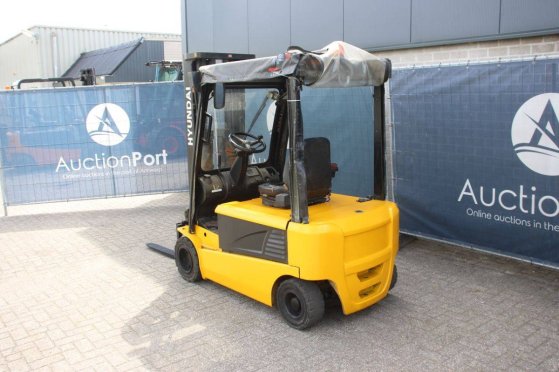 Hyundai 20B-7 Electric Forklift 1745kg 4.7m 2011 20B-7 2011 2 Forklift image 3