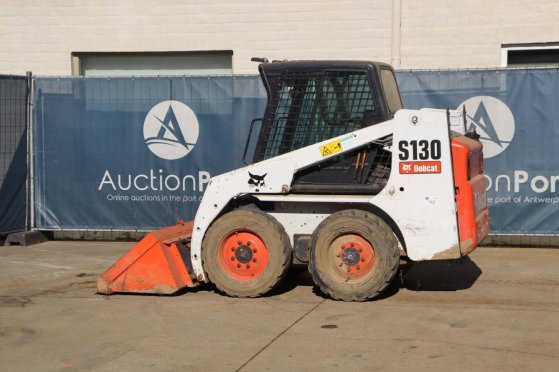 Skid steer loader Bobcat S130 Diesel 34.3kW 2005 S130 2005 2 Wheel Loaders image 3