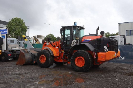 Hitachi ZW250-6 Diesel Wheel Loader 196kW 2019 884 2019 2 image 3