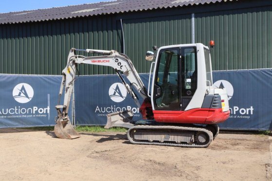 Crawler excavator Takeuchi TB235 Diesel 22kW 2014 TB235 2014 2 Crawler Excavators image 3