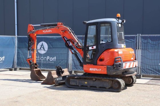 Crawler excavator Kubota KX121-3α Diesel 29.4kW 2015 KX121-3α 2015 2 Crawler Excavators image 3
