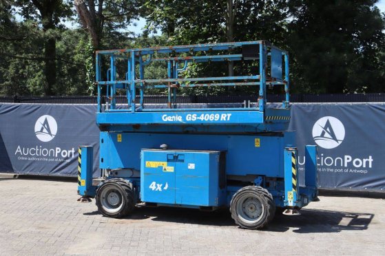 Scissor Lift Genie GS4069 RT Diesel 363kg 14.3m 2014 GS4069 RT 2014 2 Scissor Lifts image 3