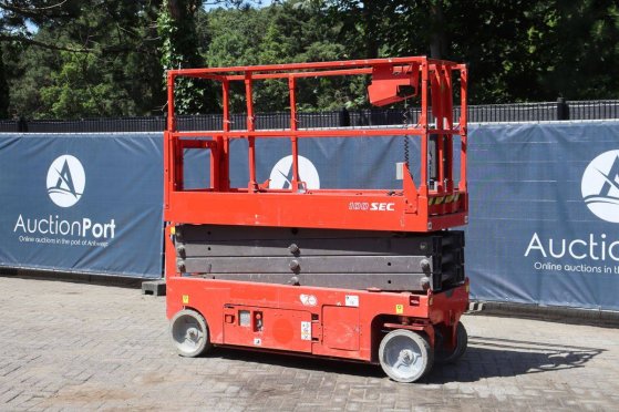 Manitou 100 SEC Electric Scissor Lift 227kg 9.9m 2015 100 SEC 2015 2 Scissor Lifts image 3