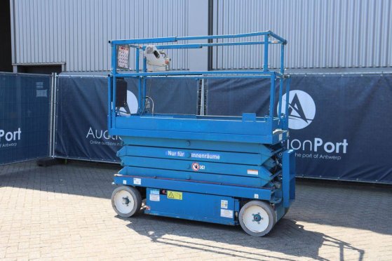 Skyjack SJIII-3226 Electric Scissor Lift 227kg 9.9m 2015 Skyjack SJIII-3226 2015 2 Scissor Lifts image 3