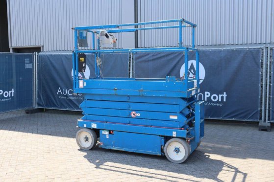 Skyjack SJIII-3226 Electric Scissor Lift 227kg 9.9m 2015 Skyjack SJIII-3226 2015 2 Scissor Lifts image 3