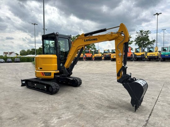 LiuGong 9035 FZTS Diesel Crawler Excavator 2026 New LIUGONG 9035 FZTS 2026 1 Crawler Excavators image 3