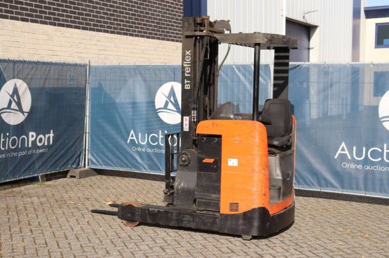 Toyota Electric Reach Truck 2 image 3