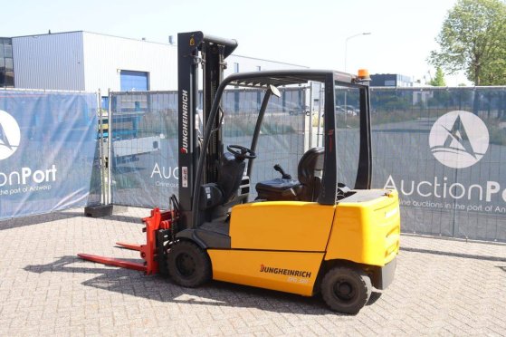 Forklift Jungheinrich EFG 320 Electric 1900kg 2.5m 2005 EFG 320 2005 2 Forklift image 3