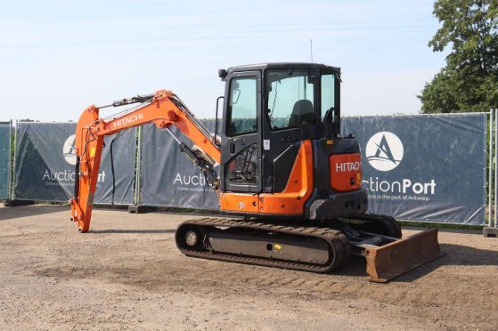 Crawler excavator Hitachi ZX48U-5A CLR Diesel 28.2kW 2017 ZX48U-5A CLR 2017 2 Crawler Excavators image 3