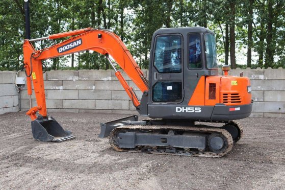 Doosan DH55-V Crawler Excavator Diesel 40kW 2010 Doosan DH55-V 2010 2 Crawler Excavators image 3