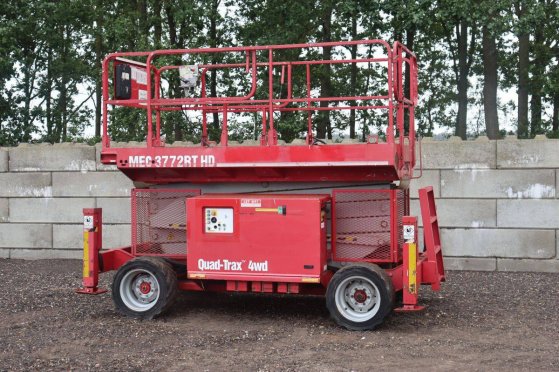 Scissor lift Mec 3772RT HD Diesel 680kg 13.3m MEC 3772RT HD 2 Scissor Lifts image 3