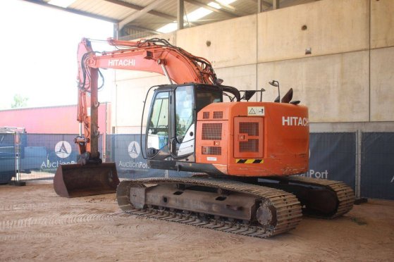 Crawler excavator Hitachi ZX225USLC-5B Diesel 122kW 2014 ZX225USLC-5B 2014 2 Crawler Excavators image 3