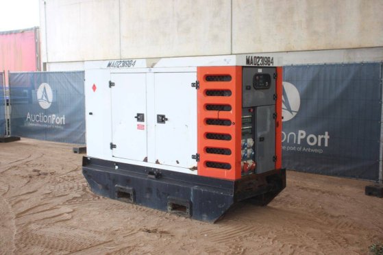 Generator SDMO R90C3 Diesel 80kVA 2011 SDMO R90C3 2011 2 Generators image 3