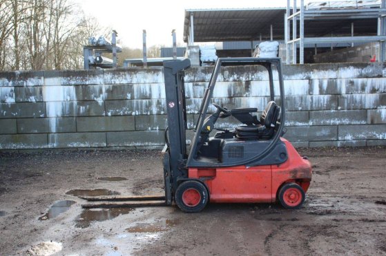Linde E20P-02 Electric Forklift 2000kg 4.47m 2004 E20P-02 2004 2 Forklift image 3