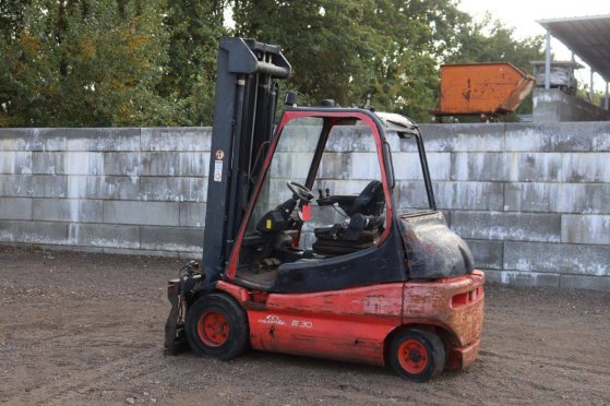 Heftruck Linde E30-02 Elektrisch 3000kg 3.79m 2000 E30-02 2000 2 Forklift image 3