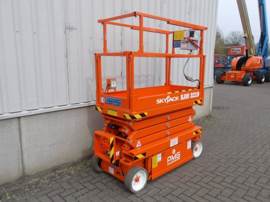 Skyjack SJ3219 Electric Scissor Lift 7.81m 2017 Skyjack SJ3219 2017 2 Scissor Lifts image 3