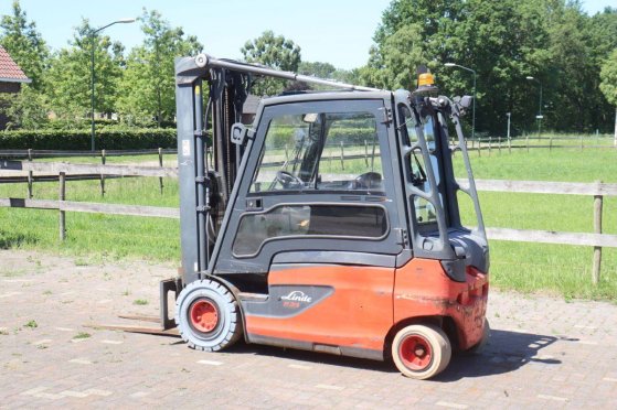 Linde E25L-01 Electric Forklift 2500kg 2017 E25L-01 2017 2 Forklift image 3