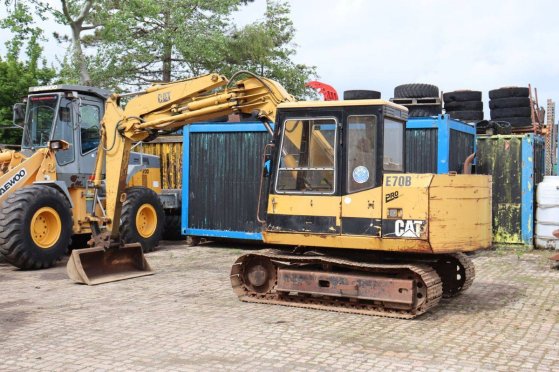 Crawler excavator Caterpillar E70B Diesel 40kW E70B 2 Crawler Excavators image 3