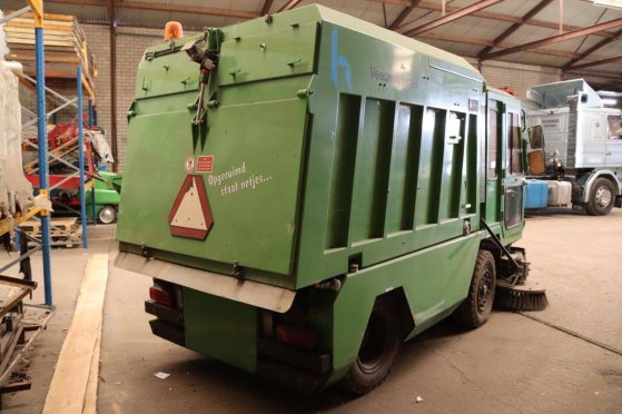 Hofmans HMF400 Diesel Sweeper hofmans HMF400 2 image 3