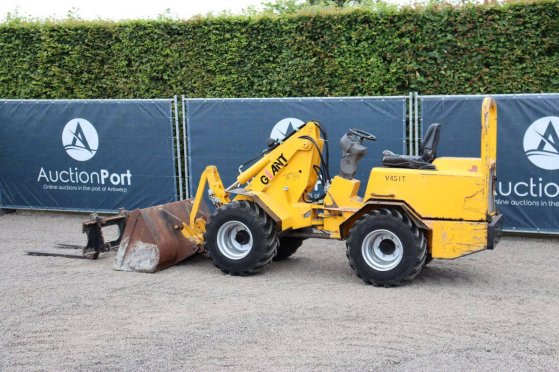 Articulated loader Giant V451T Diesel 33kW 2002 Giant V451T 2002 2 Wheel Loaders image 3
