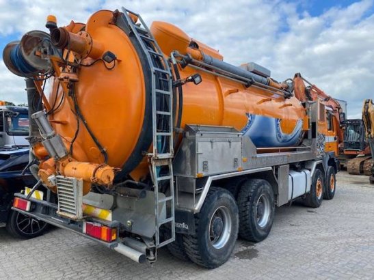 Vacuum truck MAN 41.464 Diesel 2002 41.464 2002 2 image 3