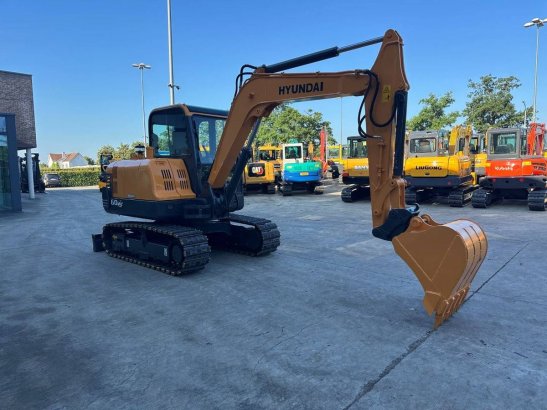 Midi excavator Hyundai R60VS Diesel 2018 R60VS 2018 2 Crawler Excavators image 3
