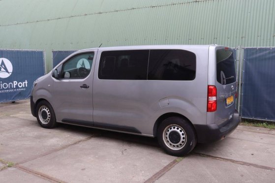 9-seater Toyota Proace Diesel 120hp 2019 Proace 2019 2 Closed vans image 3