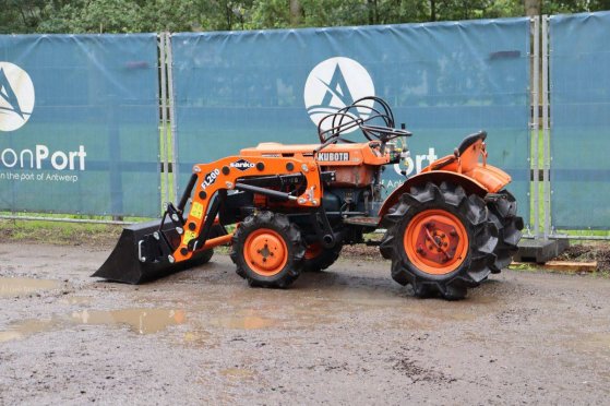 Kubota B7001 Mini Tractor Diesel 14 hp with front loader B7001 2 image 3