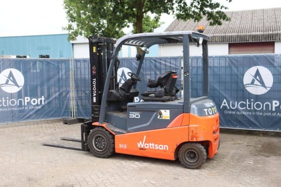 Toyota 8FBMT30 Electric Forklift 3000kg 2013 8FBMT30 2013 2 Forklift image 3