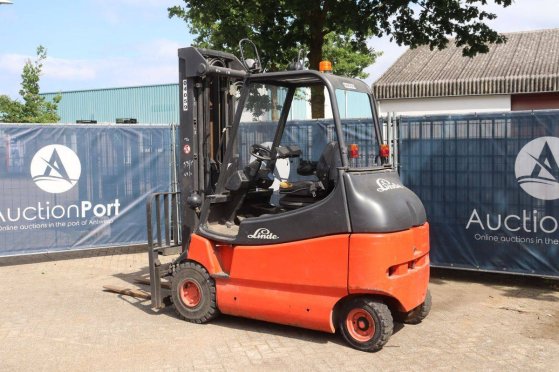 Linde E25/600-02 Electric Forklift 2500kg 2000 E25/600-02 2000 2 Forklift image 18
