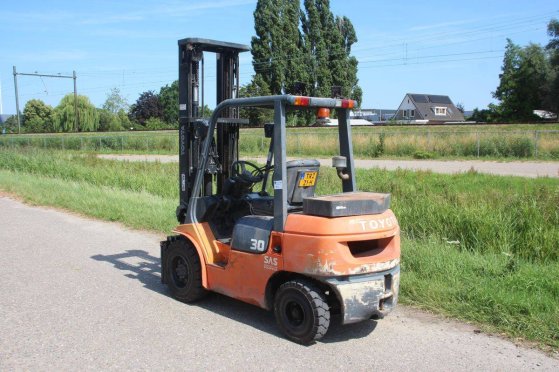 Forklift Toyota 62-7FDF30 Diesel 3000kg 6.0m 2006 62-7FDF30 2006 2 Forklift image 3