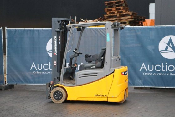 Forklift Jungheinrich EFG 216 440DZ Electric 1600kg 4.4m 2016 EFG 216 440DZ 2016 2 Forklift image 3