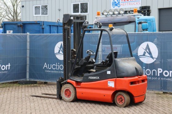 Linde E30-01 Electric Forklift 3000kg 5.2m 1997 E30-01 1997 2 Forklift image 3