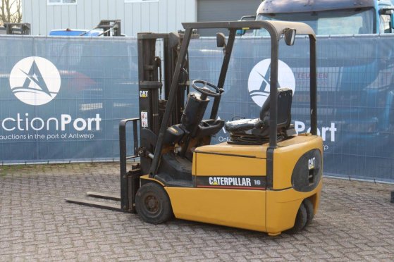 Caterpillar EP16KT Electric Forklift 1600kg 4.3m 2001 EP16KT 2001 2 Forklift image 3