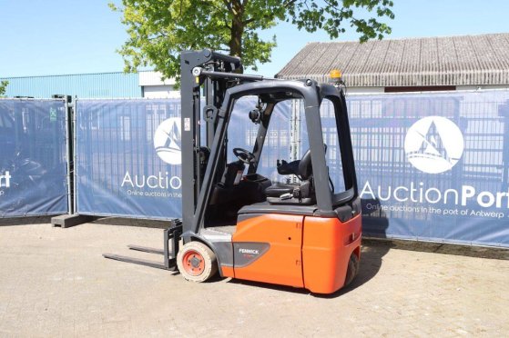 Forklift Linde E14-02 Electric 1400kg 7m 2017 E14-02 2017 2 Forklift image 3