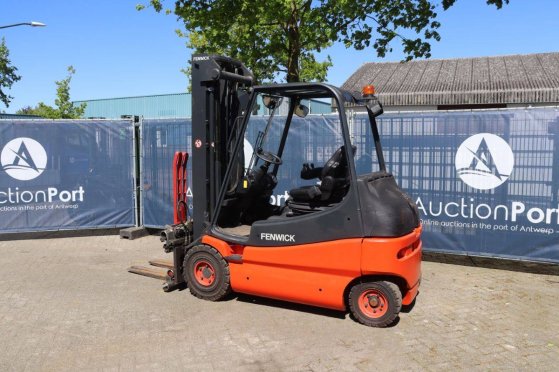 Linde E25-02 Electric Forklift 2500kg 5.3m 2011 E25-02 2011 2 Forklift image 3