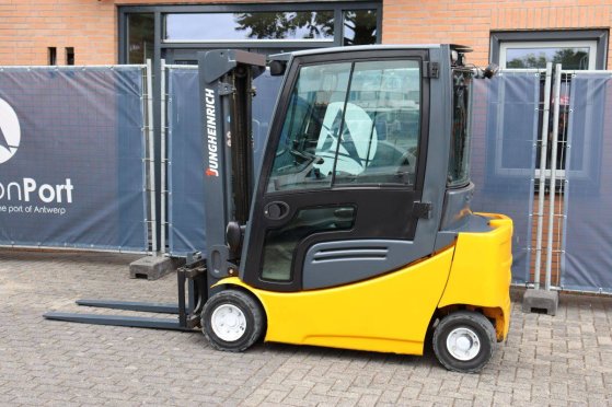 Forklift Jungheinrich EFG 320 Electric 2000kg 2012 EFG 320 2012 2 Forklift image 3