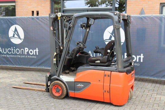 Linde E16-02 Electric Forklift 1600kg 4.0m 2016 E16-02 2016 2 Forklift image 3