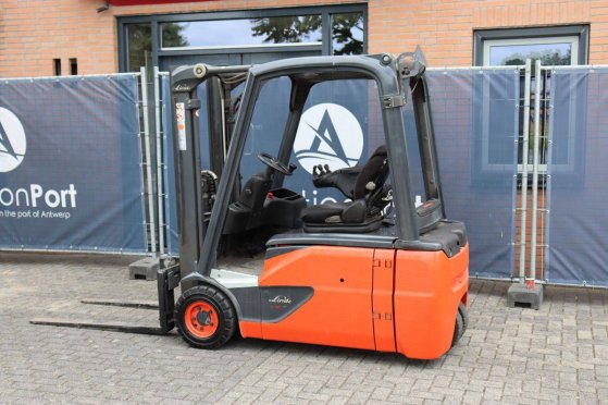 Linde E16L-02 Electric Forklift 1600kg 2020 E16L-02 2020 2 Forklift image 3