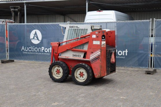 Skid steer loader Gehl SL 3610 Diesel 25kW Gehl SL 3610 2 Wheel Loaders image 3