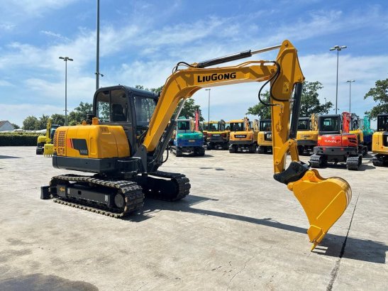 Midi excavator LiuGong CLG906E Diesel 2021 LIUGONG CLG906E 2021 2 Crawler Excavators image 3