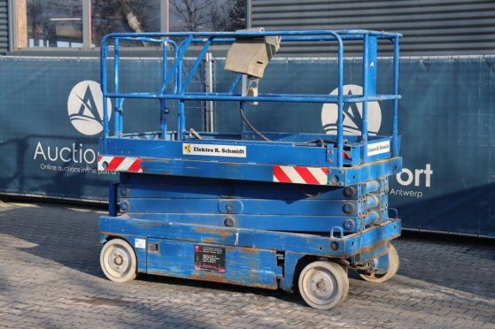 UpRight Electric Scissor Lift UpRight 2 Scissor Lifts image 18