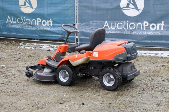 Husqvarna R320 AWD Ride-on Mower Petrol 10.2kW 2018 R320 AWD 2018 2 image 18