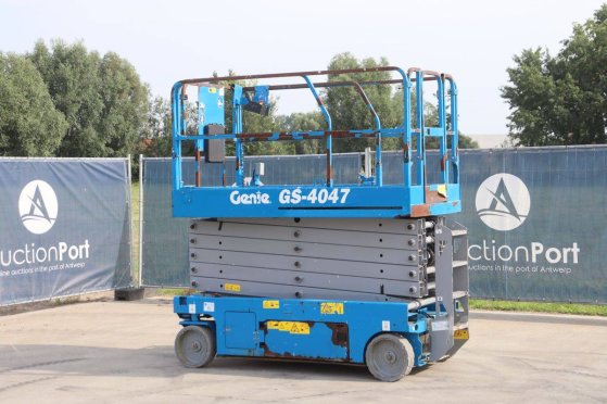 Genie GS-4047 Electric Scissor Lift 350kg 13.75m 2016 GS-4047 2016 2 Scissor Lifts image 48