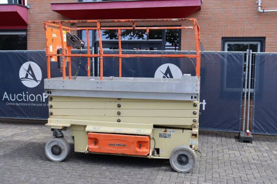 JLG Electric Scissor Lift 2 Scissor Lifts image 18