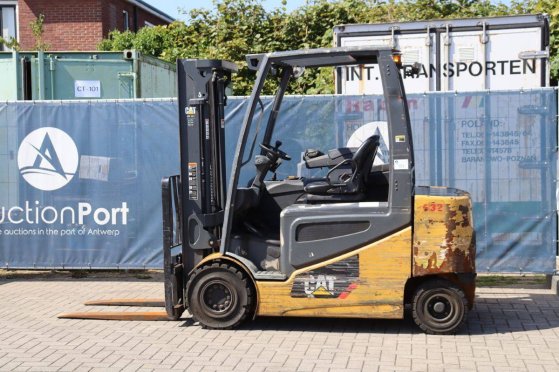 Caterpillar 2EP5000 Electric Forklift 2260kg 3.1m 2EP5000 2 Forklift image 3