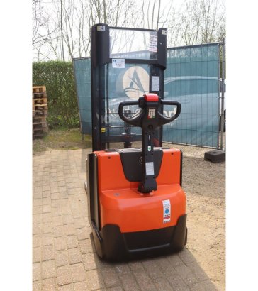 Stacker BT SWE140L Electric 1400kg 2.65m 2015 BT SWE140L 2015 2 image 3