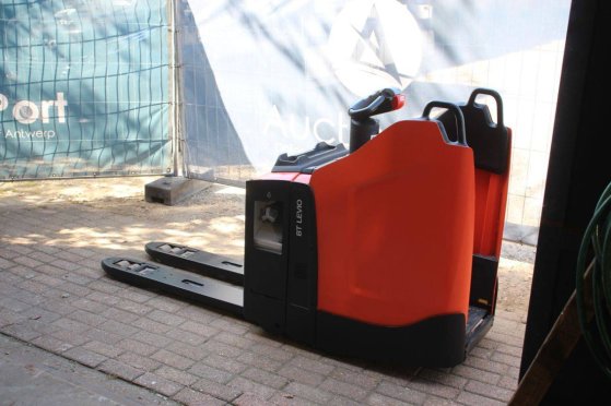 Toyota LPE200 Electric Pallet Truck 2000kg 2020 LPE200 2020 2 Pallet trucks image 3
