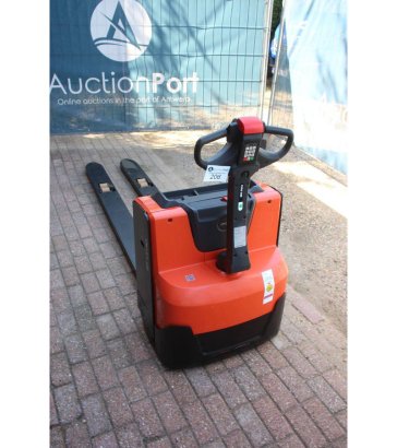 Toyota LWE200 Electric Pallet Truck 2000kg 2023 LWE200 2023 2 Pallet trucks image 3