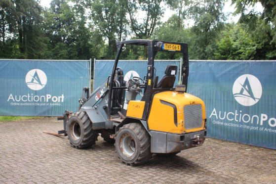 Articulated loader Giant V452T Diesel 26.5kW 2011 (Margin) Giant V452T 2011 2 Wheel Loaders image 3